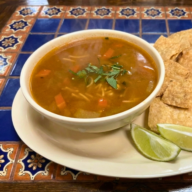 Sopa de Fideo con Pollo
