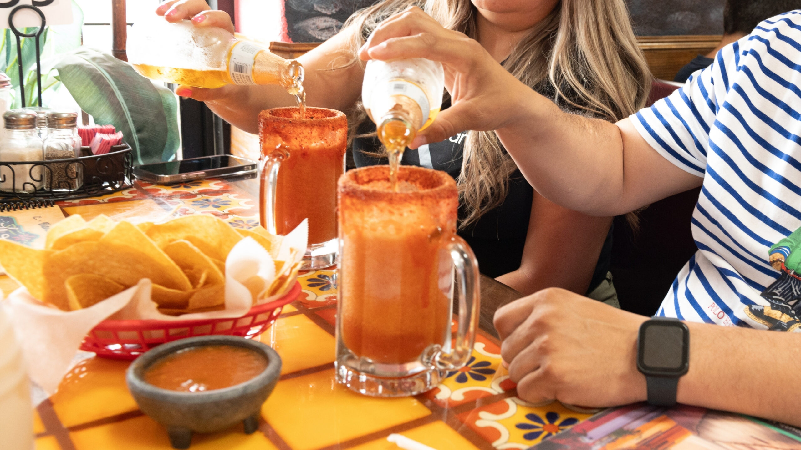 Taqueria La Favorita restaurant interior and food experience